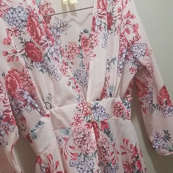 Beautiful floral sheer cover up. - Picture 2 of 5